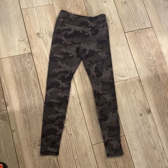 Wild Fable Small Camo Leggings Ankle Cropped - Picture 2 of 3